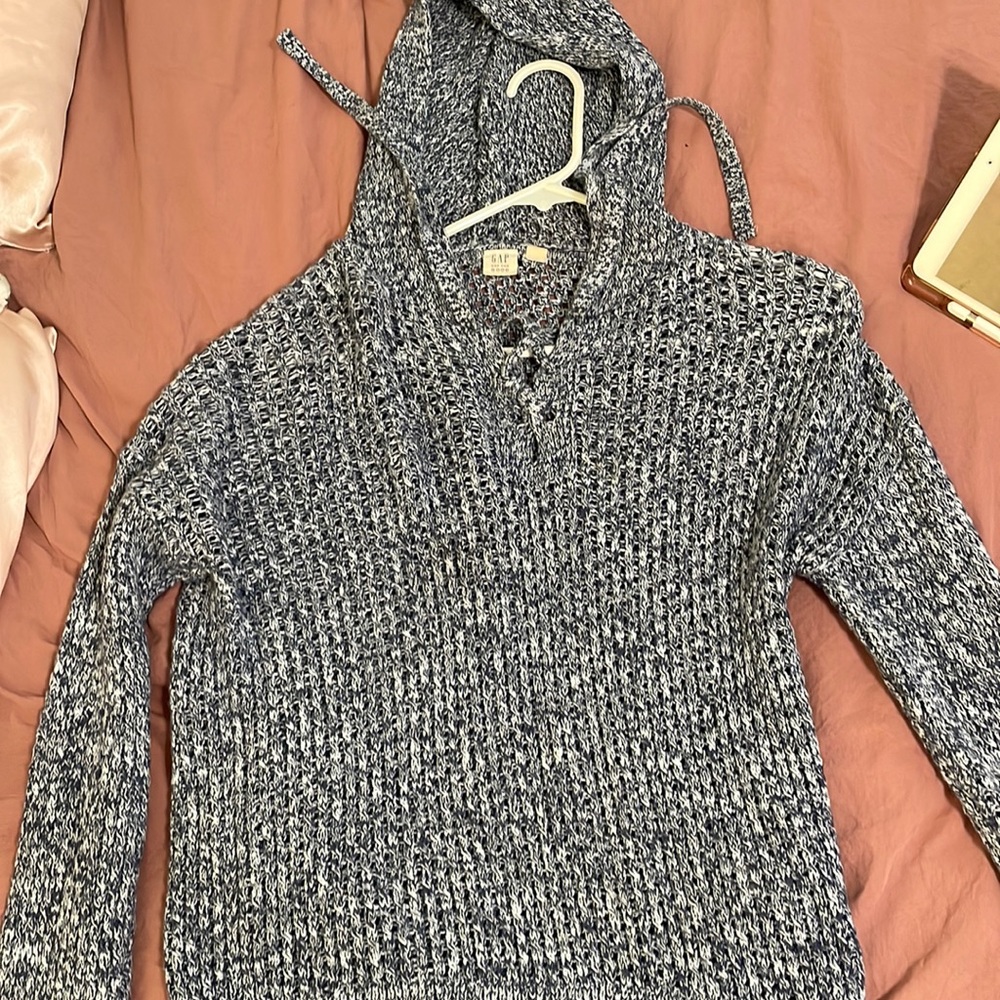 Gap sweater
